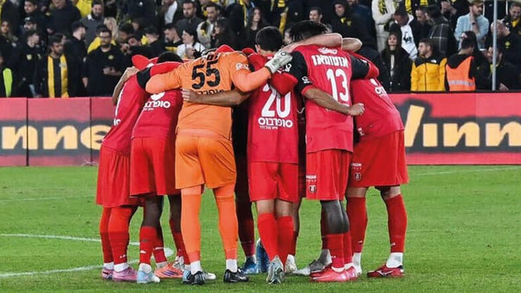 שחקני הפועל. נלחמים על החיים בליגה