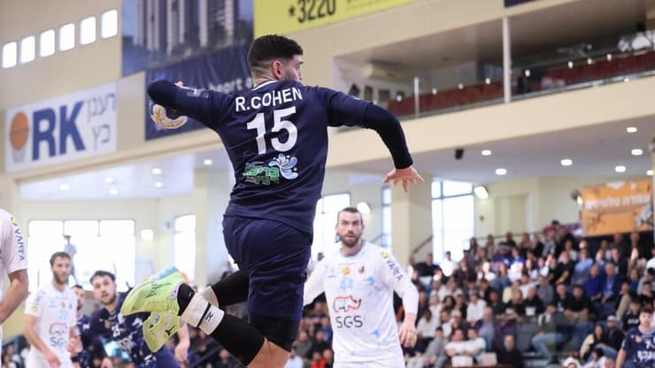 הפועל ראשון מול בני הרצליה. עכשיו בגביע