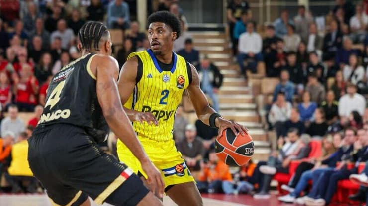 שחקן מכבי ת"א ג'ימי קלארק