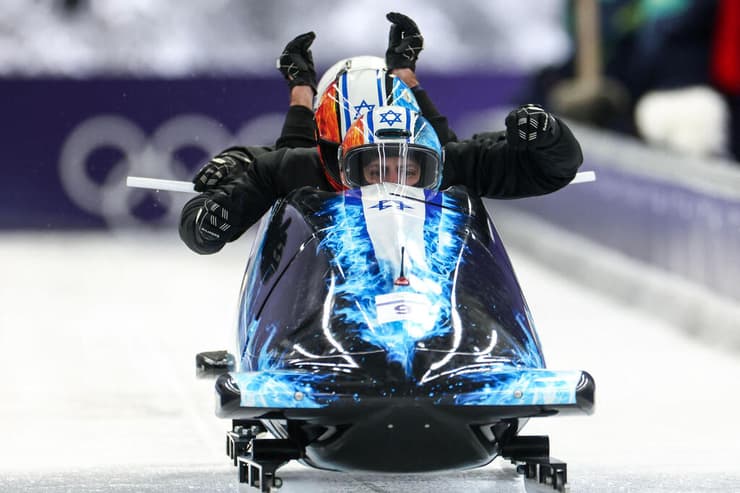 הנבחרת בפעולה באולימפיאדת מילאנו־קורטינה