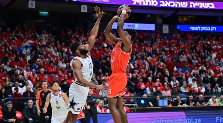 דן אוטורו מול ג'וש ניבו (חגי מיכאלי) דן אוטורו מול ג'וש ניבו