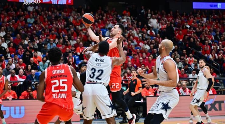 וסיליה מיציץ' אל הטבעת (חגי מיכאלי) וסיליה מיציץ' אל הטבעת