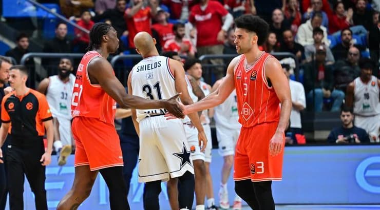 אלייז'ה בראיינט וטאי אודיאסי (חגי מיכאלי) אלייז'ה בראיינט וטאי אודיאסי