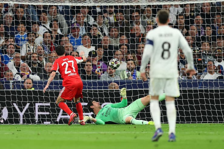 שער מוקדם של רפא סיליבה משתיק את הברנבאו