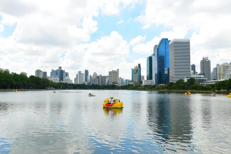 אגם ראצ'אדה בפארק בנג'אקיטי 