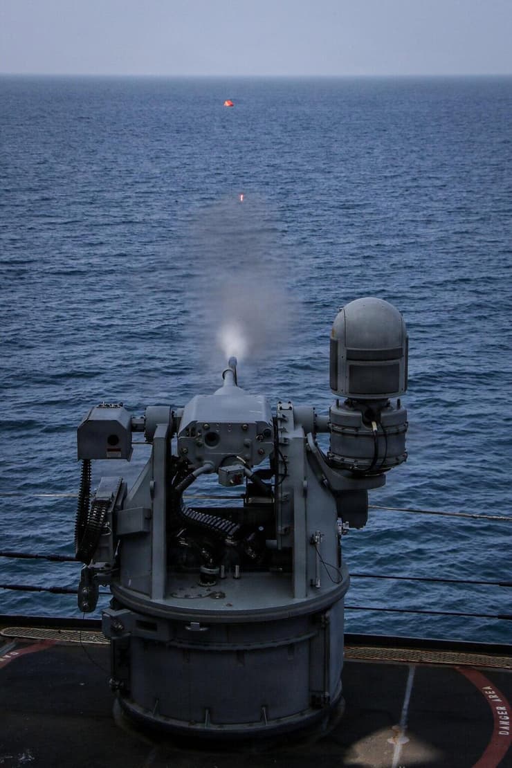 צילום: מתוך X אוניית הלחימה האמריקאית פרנק אי. פיטרסן ג'וניור