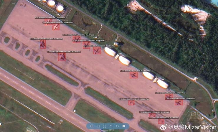 מטוסים אמריקניים באי המפציצים דייגו גרסיה