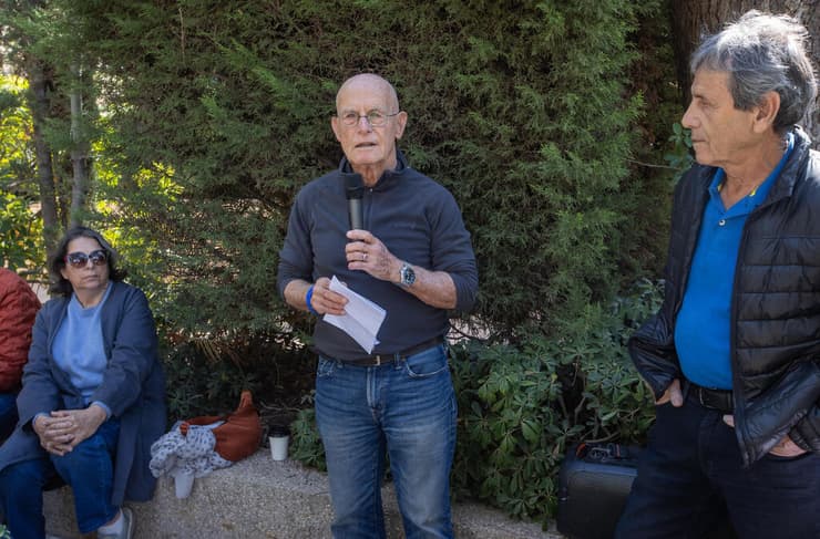 אזכרתו של עמוס ירקוני בבית העלמין קריית שאול