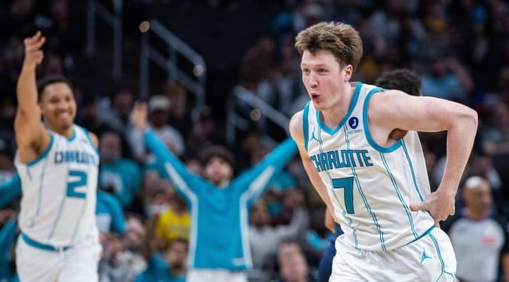 קון קנופל חוגג (רויטרס) קון קנופל חוגג