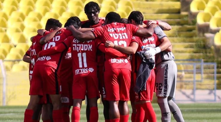 שחקני הפועל רמת גן מוכנים (שחר גרוס) שחקני הפועל רמת גן מוכנים