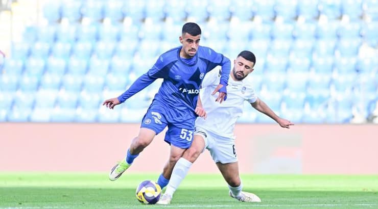 לירן חזן מנסה לעבור (חגי מיכאלי) לירן חזן מנסה לעבור