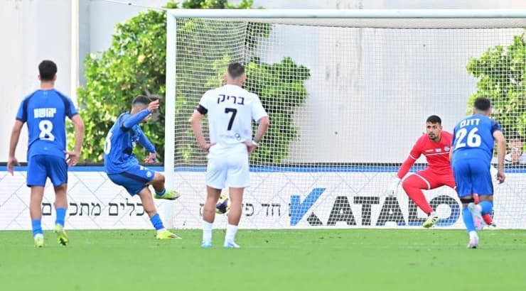 הבעיטה של לירן חזן (חגי מיכאלי) הבעיטה של לירן חזן