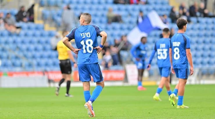 שחקני מכבי פתח תקווה מאוכזבים (חגי מיכאלי) שחקני מכבי פתח תקווה מאוכזבים