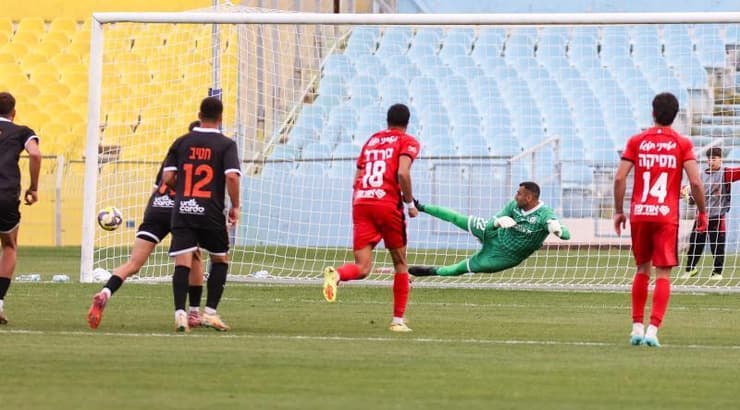 איזיקיאל הנטי כובש מהנקודה (שחר גרוס) איזיקיאל הנטי כובש מהנקודה