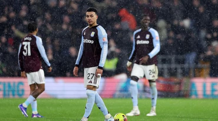 שחקני אסטון וילה מאוכזבים