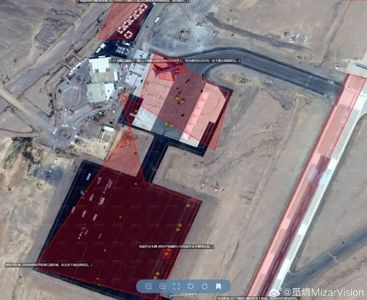 מטוסים אמריקניים בבסיס עבודה