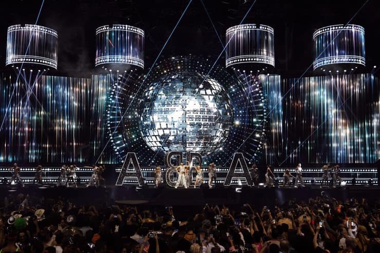 מסיבת פורים של וויז בסגנון אבבא שהתקיימה אתמול (צילום: נועה מרודי) מסיבת פורים 2026 וויז