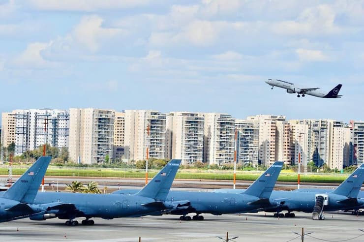 מטוסי תדלוק אמריקניים בנתב"ג (צילום: קובי קואנקס ) מטוסי תדלוק אמריקניים בנתב"ג