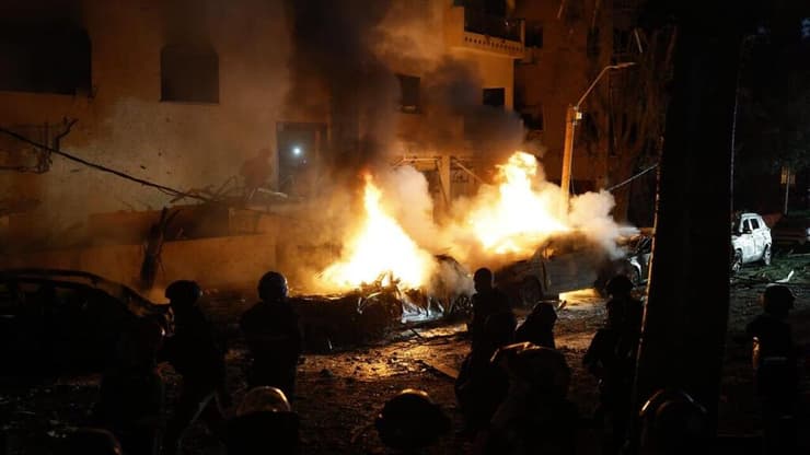 כוחות בזירת הנפילה בתל אביב (צילום: זיו קורן) כוחות בזירת הנפילה בתל אביב