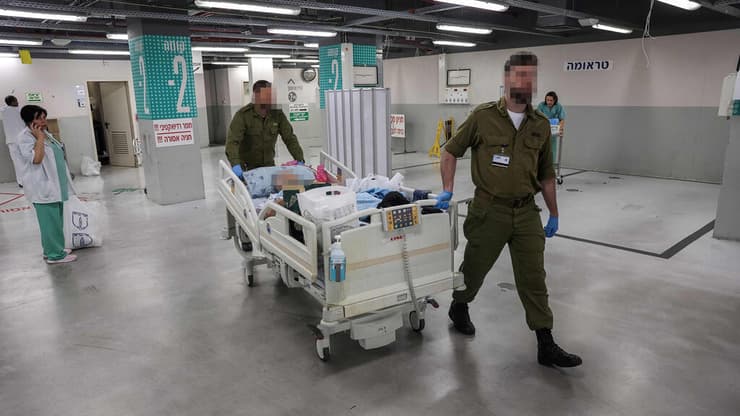 הירידה לחניון חירום באיכילוב (צילום: Jack GUEZ / AFP) הירידה לחניון חירום באיכילוב