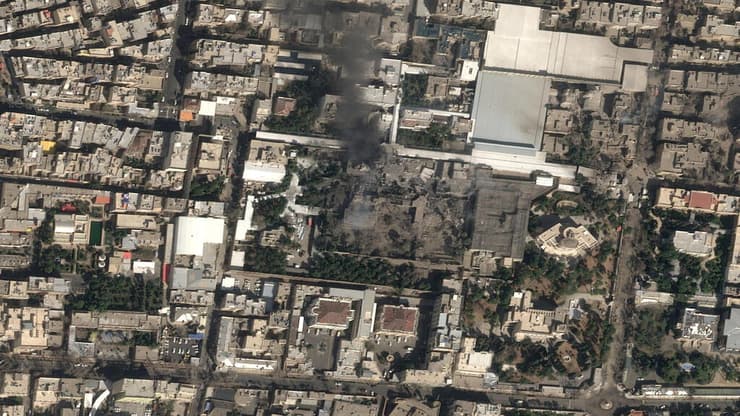 תמונת לוויין של ההרס שנגרם למתחם המגורים של חמינאי