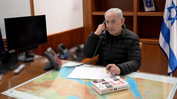 נתניהו משוחח בטלפון עם טראמפ (צילום: אבי אוחיון/ לע"מ) צילום: אבי אוחיון/ לע"מ