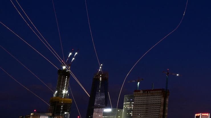צילום: REUTERS/Tomer Neuberg יירוט יירוטים תל אביב מטח שיגור שיגורים טיל טילים מתקפה מ איראן ל ישראל