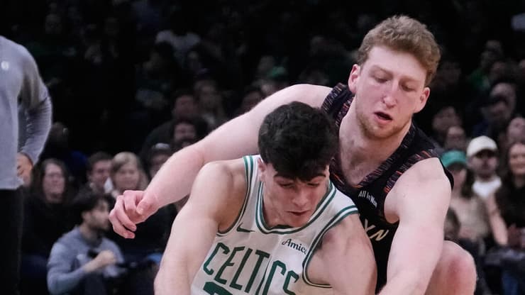 שחקן ברוקלין נטס דני וולף מול שחקן בוסטון סלטיקס הוגו גונסאלס