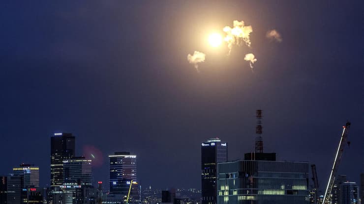 יירוטים בשמי תל אביב (צילום: Jack GUEZ / AFP) יירוטים בשמי תל אביב