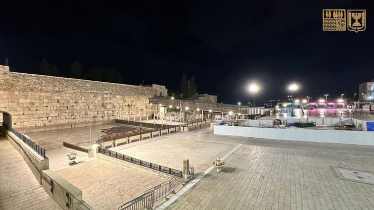 רחבת הכותל הריקה (צילום: הקרן למורשת הכותל המערבי) רחבת הכותל הריקה