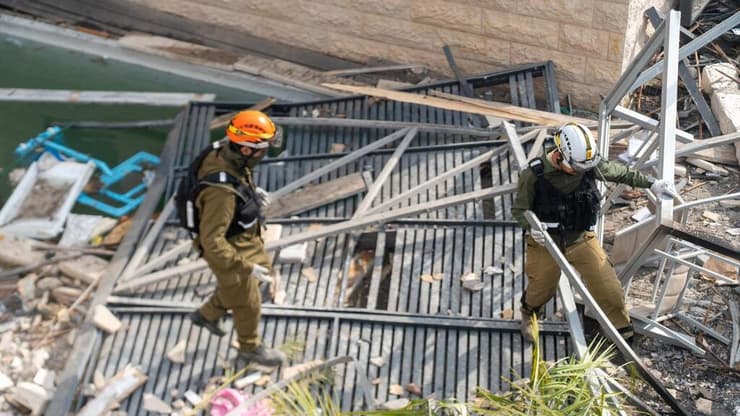 פעילות כוחות פיקוד העורף בזירת הנפילה בבית שמש