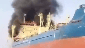 מכלית ספינה ש איראן טוענת כי התקיפה כשניסתה לחצות את מצר הורמוז