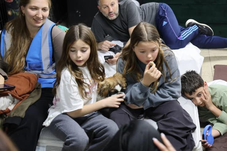 צילום: יריב כץ מפונים במלון בובו בתל אביב