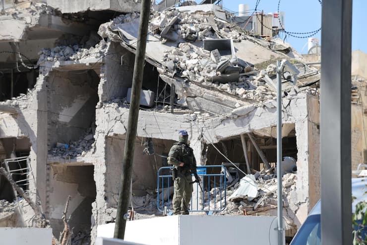 זירת הנפילה בתל אביב (צילום: יריב כץ ) זירת הנפילה בתל אביב