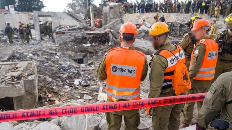 פעילות כוחות פיקוד העורף בזירת הנפילה בבית שמש