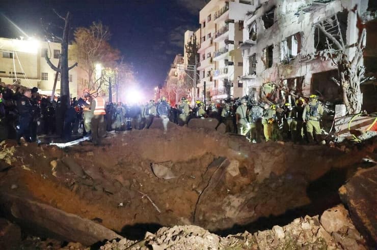 זירת הנפילה בתל אביב (צילום: דנה קופל ) זירת הנפילה בתל אביב