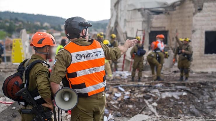 פעילות כוחות פיקוד העורף בזירת הנפילה בבית שמש