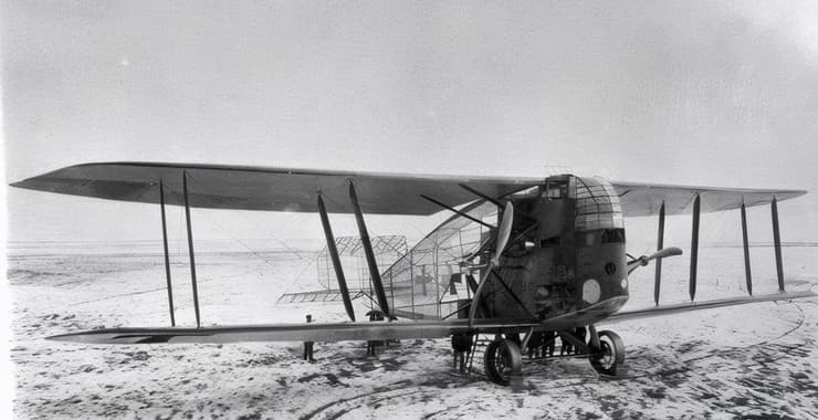 איבד את שקיפותו במהירות. מטוס לינקה-הופמן R-1 גרמני משנת 1917 בערך, עם חלקים שקופים (צילום: SDASM Archives, ויקיפדיה, נחלת הכלל) איבד את שקיפותו במהירות. מטוס לינקה-הופמן R-1 גרמני משנת 1917 בערך, עם חלקים שקופים