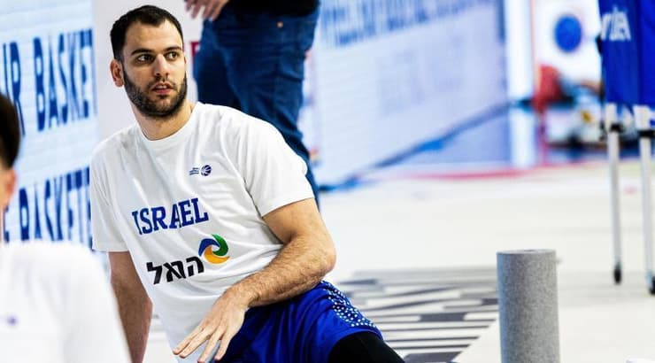 רז אדם מתחמם (איגוד הכדורסל) רז אדם מתחמם