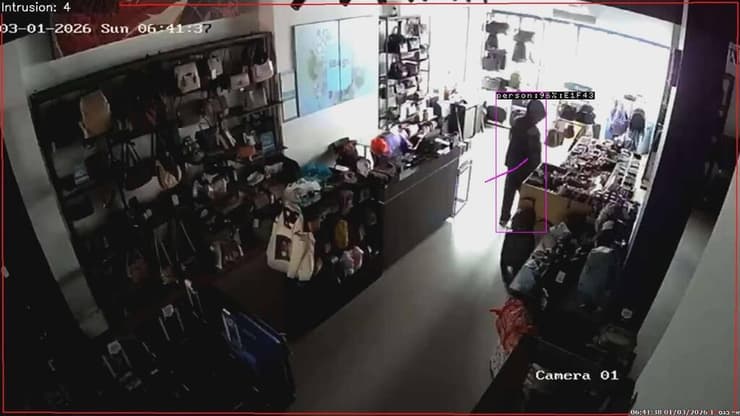 חנות IBAGS נפגעה מטיל איראני ו נבזזה 