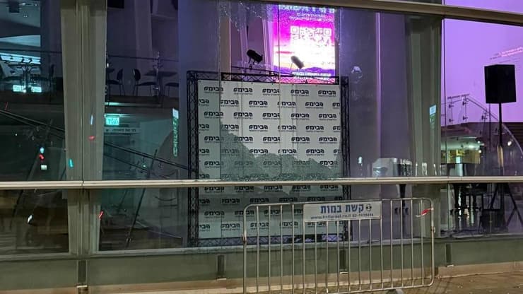 הפגיעה מהתקיפה האיראנית בתיאטרון הבימה