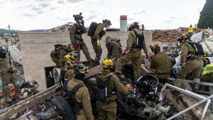 פעילות כוחות פיקוד העורף בזירת הנפילה בבית שמש