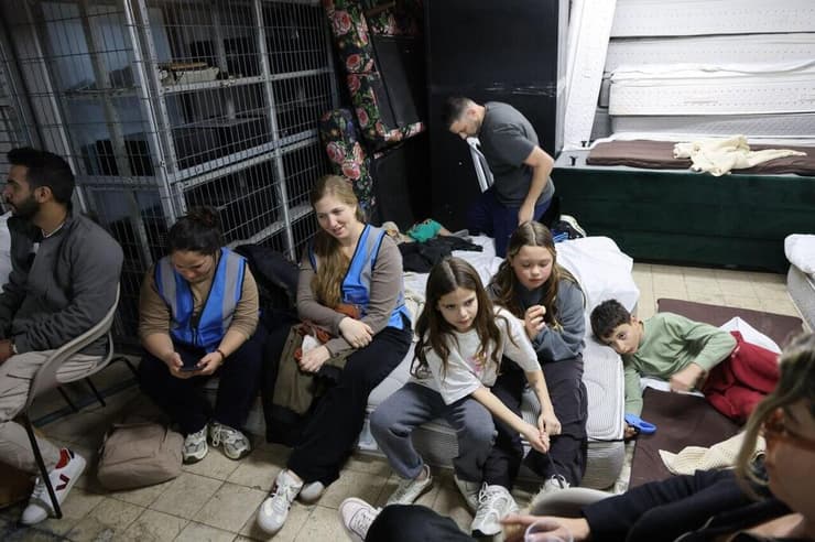 צילום: יריב כץ מפונים במלון בובו בתל אביב