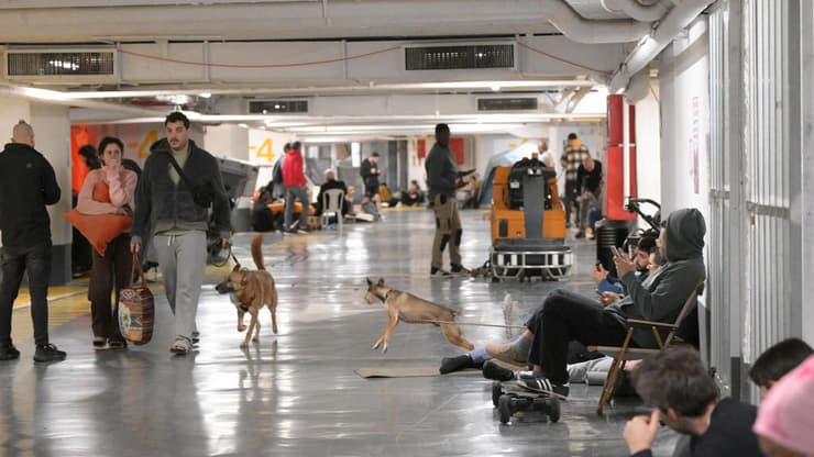 צילום: יובל חן חניון בדיזנגוף סנטר בתל אביב משמש כמרחב מוגן