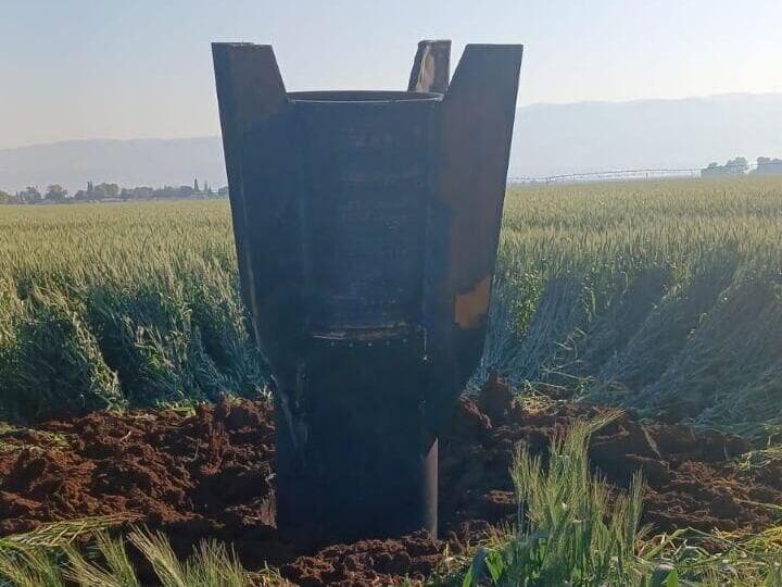 חלק טיל בליסטי שנפל בשדות בעמק המעיינות רסיס בשדות עמק המעיינות