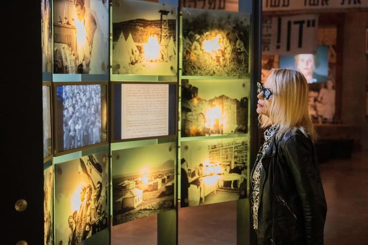 לור אדלר במוזיאון יד ושם (שלו שלום) לור אדלר במוזיאון יד ושם