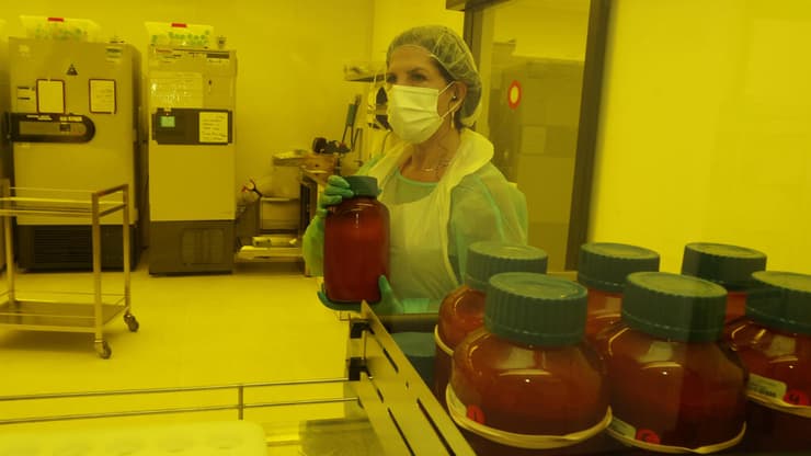 תיעוד מתוך בנק החלב (צילום: שאול גולן) בנק החלב