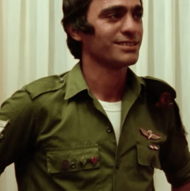 גברי בנאי, מתוך הסרט 'גבעת חלפון אינה עונה'