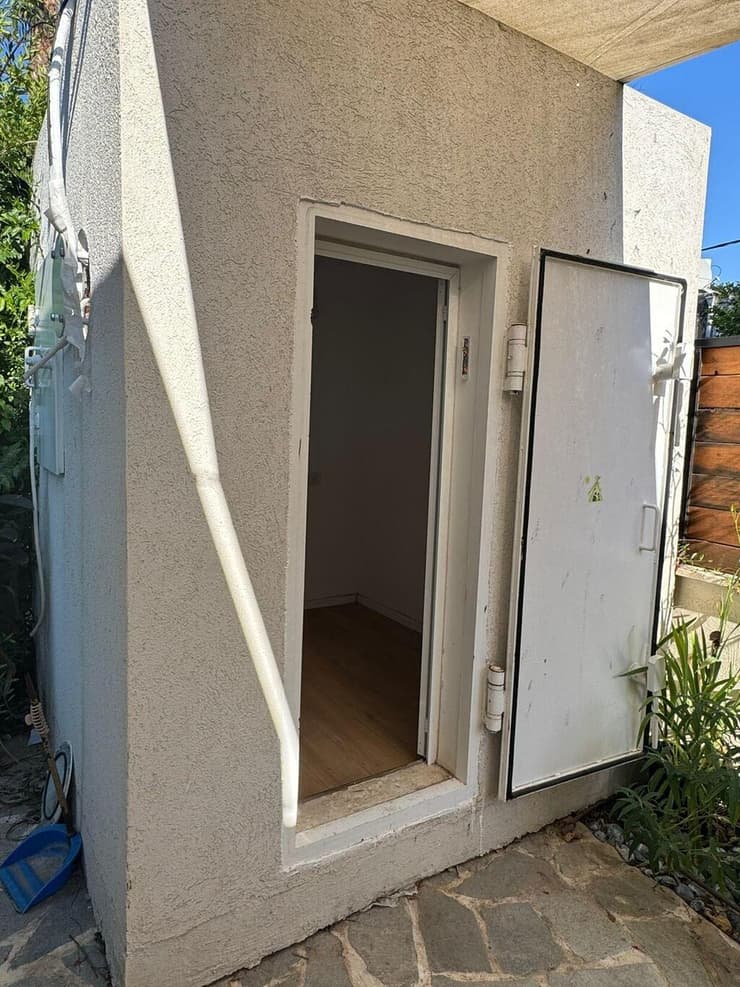 המיגונית שהוצבה על ידי בני הזוג בתל אביב