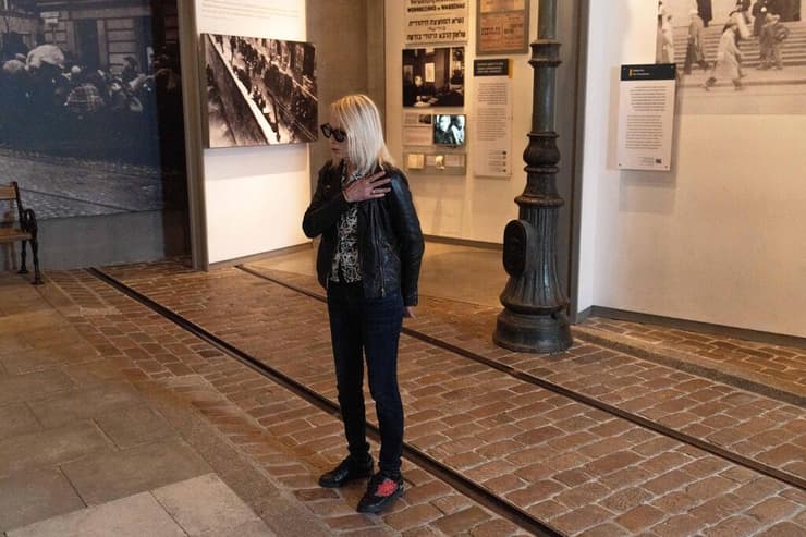 שלו שלום לור אדלר במוזיאון יד ושם